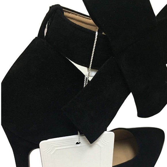 ✨BLACK SUEDE FOUR SEASONS BOW WOMANS SHOE *NWT*✨ - Picture 5 of 5